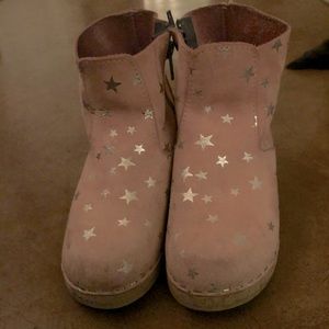 Hanna Anderson clogs